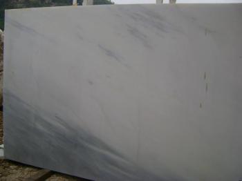 Crystal White fine grain with dim veins